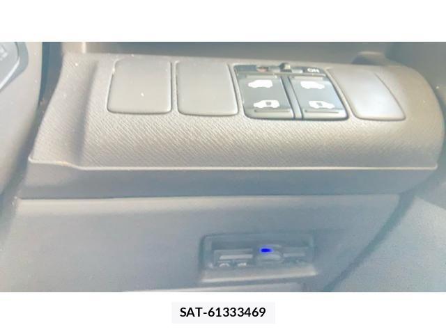 Honda e 2012-04 8231893-19