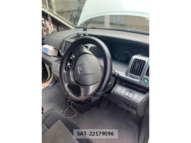 Honda e 2012-04 8231877-11