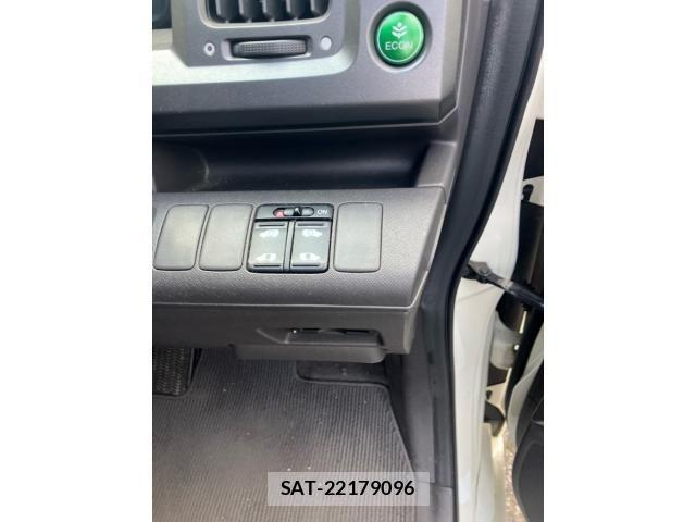 Honda e 2012-04 8231877-15