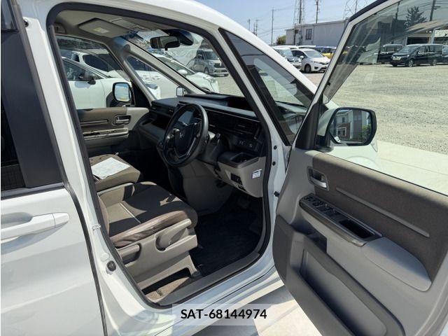 Honda e 2021-03 8246777-10