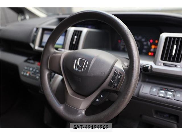 Honda e 2013-10 8246779-18