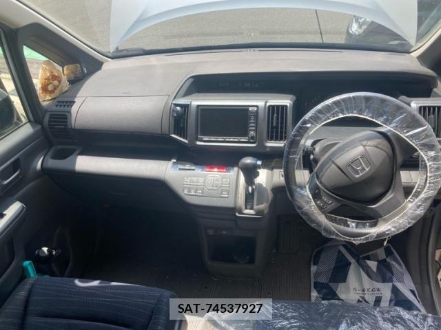 Honda e 2010-05 8317296-15