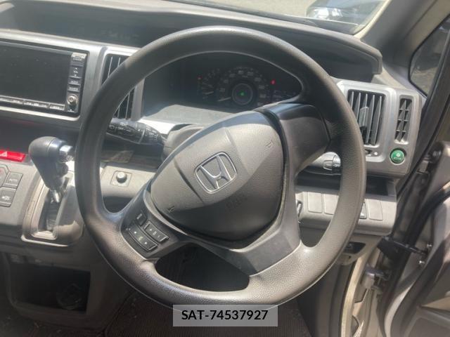 Honda e 2010-05 8317296-16