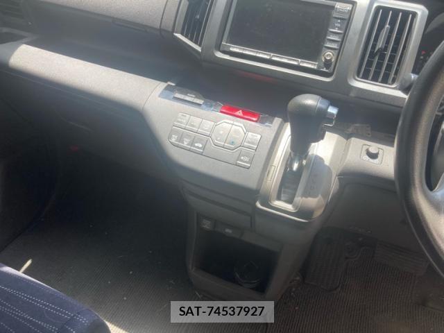 Honda e 2010-05 8317296-18