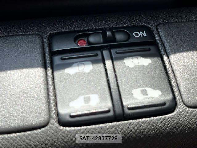 Honda e 2010-04 8317290-10