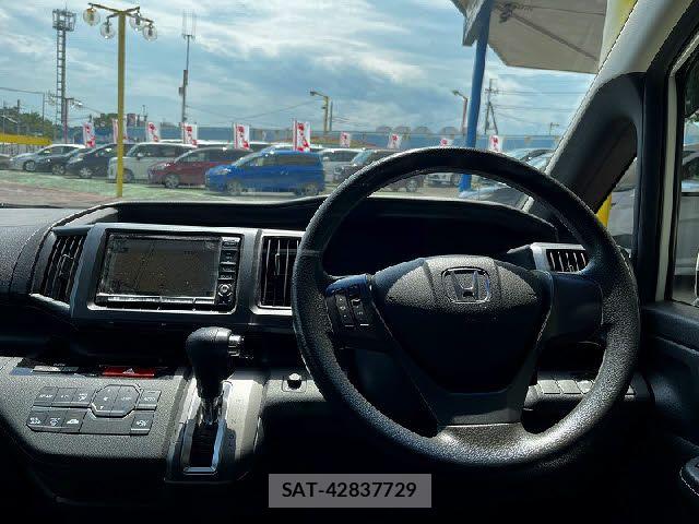 Honda e 2010-04 8317290-1