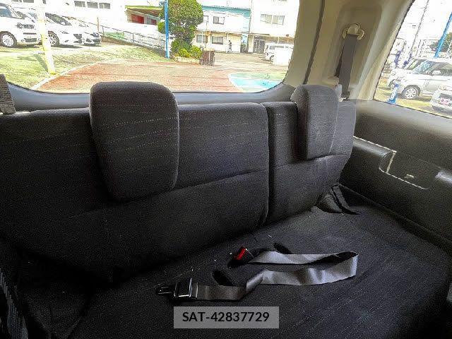 Honda e 2010-04 8317290-23