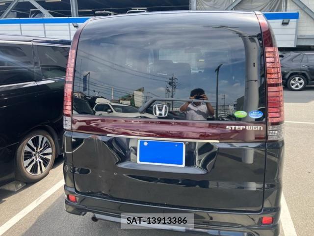 Honda e 2004-12 8317297-10