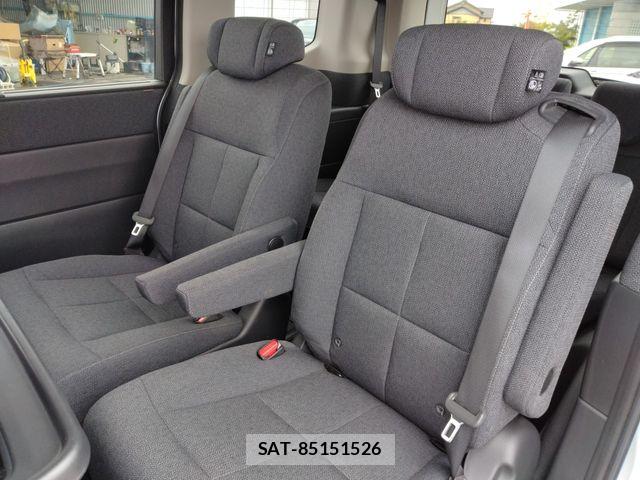 Honda e 2024-03 8317282-27