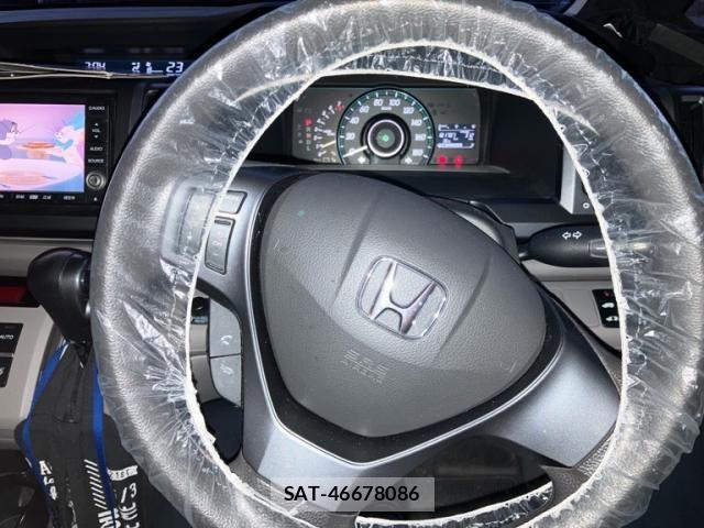 Honda e 2012-03 8368978-12