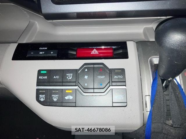 Honda e 2012-03 8368978-16