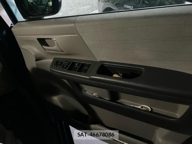 Honda e 2012-03 8368978-7