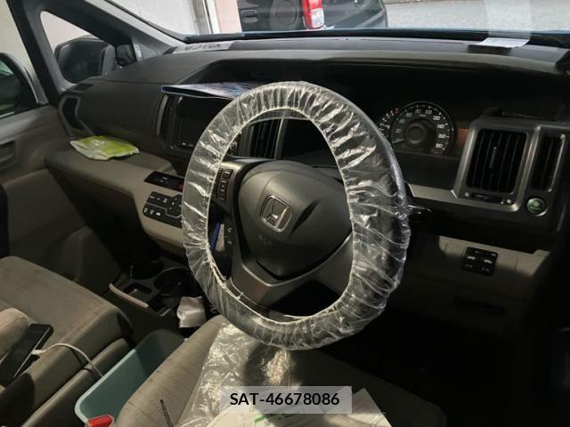 Honda e 2012-03 8368978-8