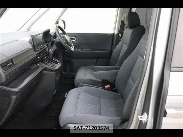 Honda e 2023-08 8368970-10