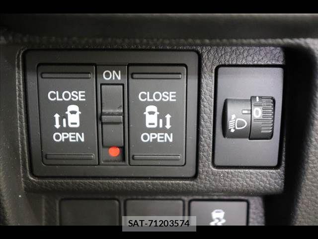Honda e 2023-08 8368970-3