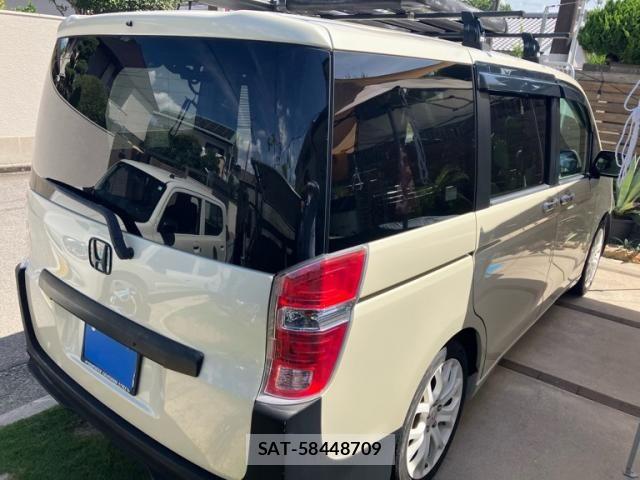 Honda e 2010-04 8368977-9