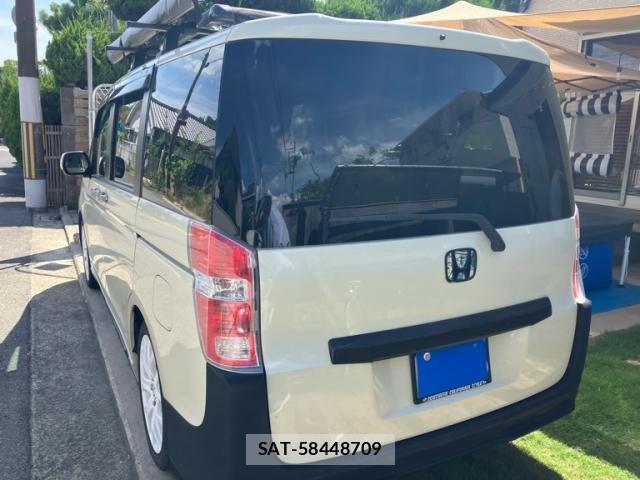Honda e 2010-04 8368977-10