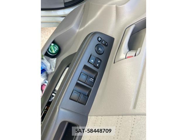 Honda e 2010-04 8368977-11