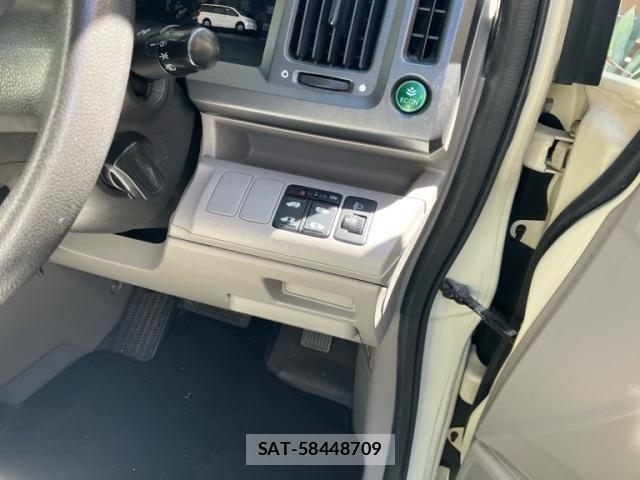 Honda e 2010-04 8368977-12