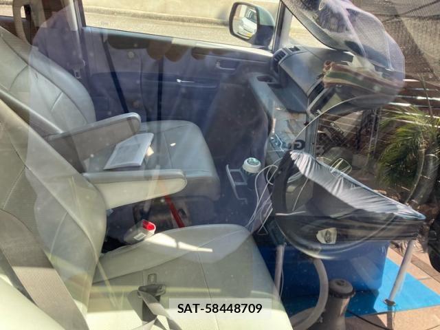 Honda e 2010-04 8368977-4