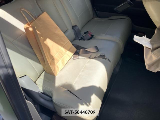 Honda e 2010-04 8368977-5