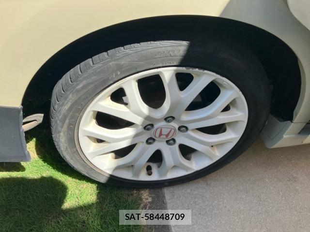 Honda e 2010-04 8368977-8