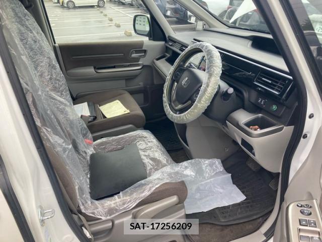 Honda e 2016-03 8368975-12