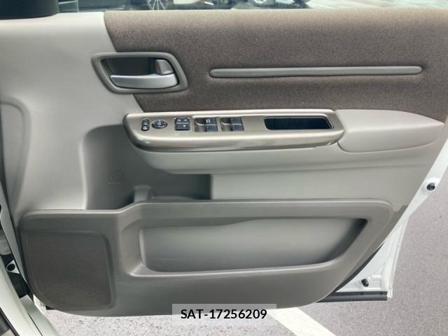 Honda e 2016-03 8368975-24