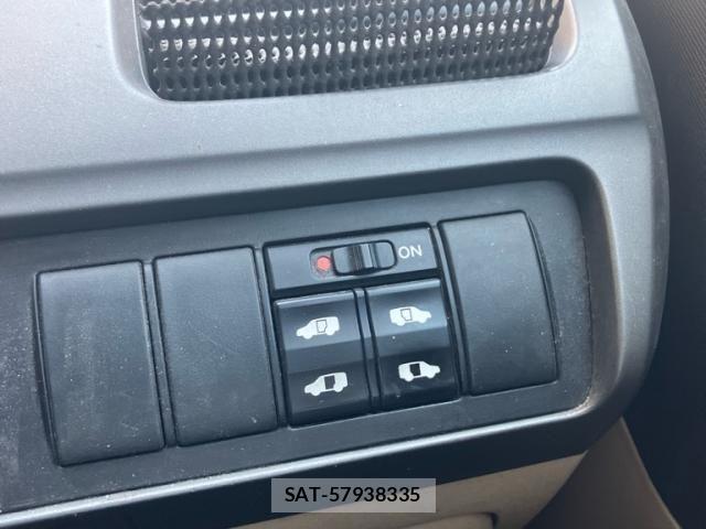 Honda e 2006-10 8438923-13