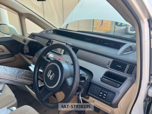 Honda e 2006-10 8438923-19