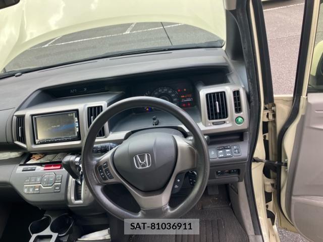 Honda e 2012-12 8458506-10