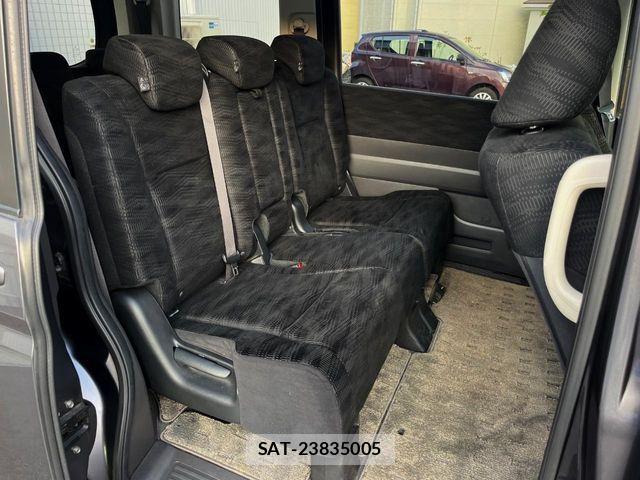 Honda e 2014-02 8527499-8