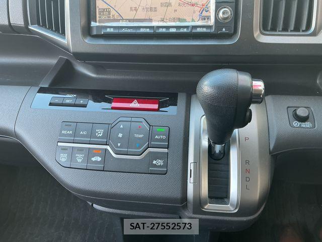Honda e 2010-08 8563637-8