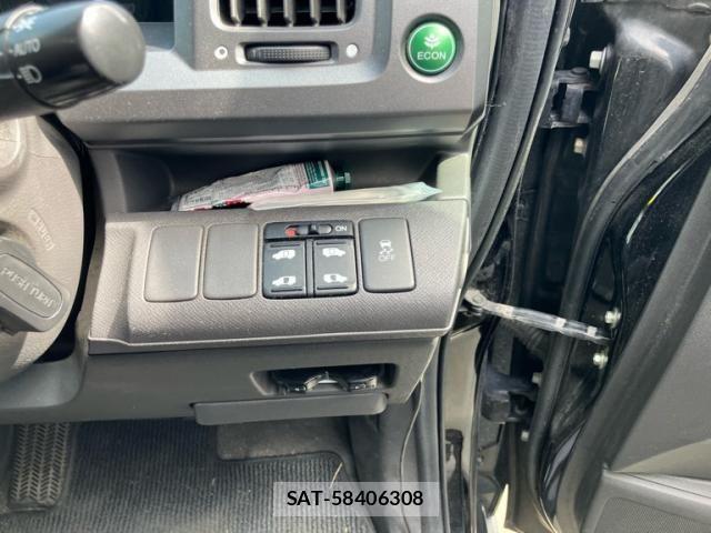 Honda e 2012-01 8563641-15