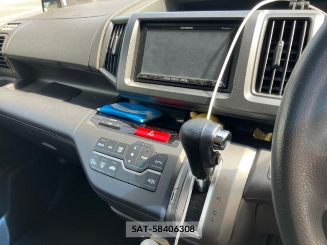 Honda e 2012-01 8563641-17