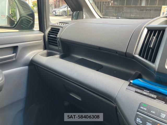 Honda e 2012-01 8563641-24