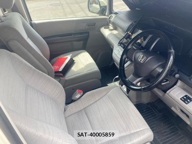 Honda e 2010-06 8563639-11