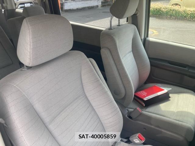 Honda e 2010-06 8563639-12