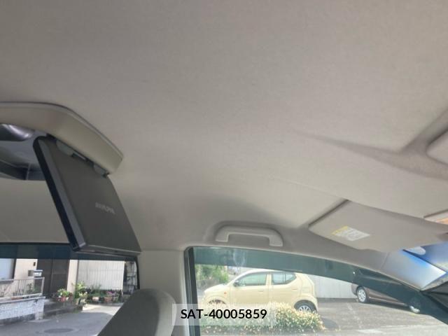 Honda e 2010-06 8563639-15
