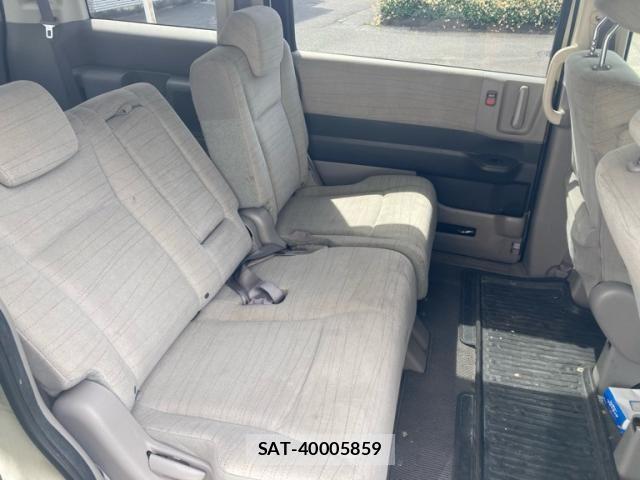 Honda e 2010-06 8563639-18