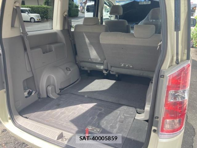 Honda e 2010-06 8563639-19