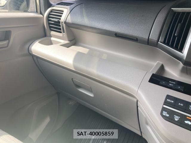 Honda e 2010-06 8563639-27