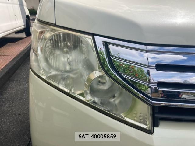 Honda e 2010-06 8563639-5