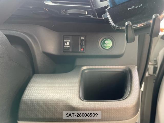 Honda e 2016-03 8661727-17