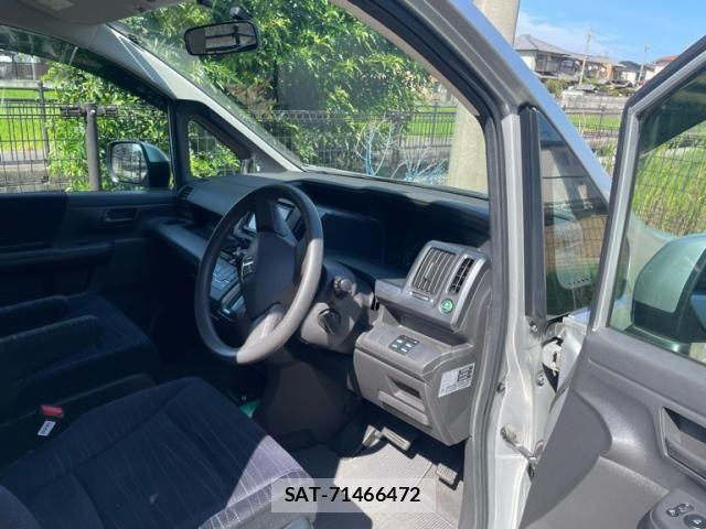 Honda e 2011-10 8666946-10