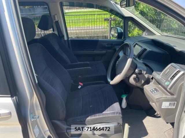 Honda e 2011-10 8666946-11