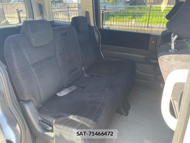 Honda e 2011-10 8666946-12