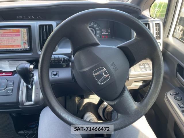 Honda e 2011-10 8666946-13