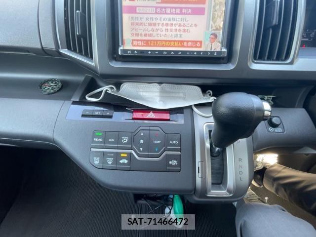 Honda e 2011-10 8666946-14