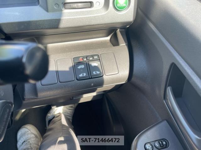 Honda e 2011-10 8666946-15